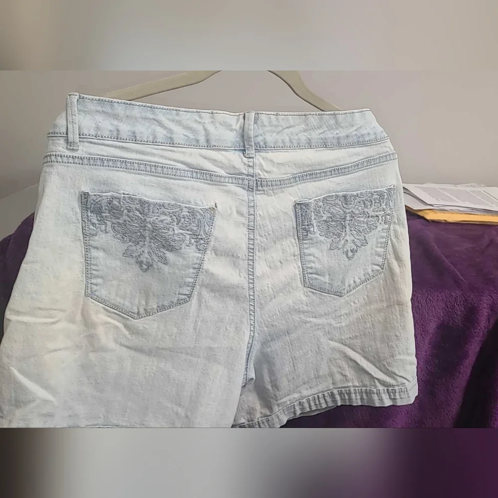 Gloria Vanderbilt Denim Shorts, Size 14